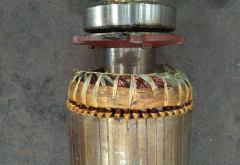 YE2電機(jī)西安電機(jī)廠技術(shù)員關(guān)于高壓電機(jī)端部捆扎的重要性分析。